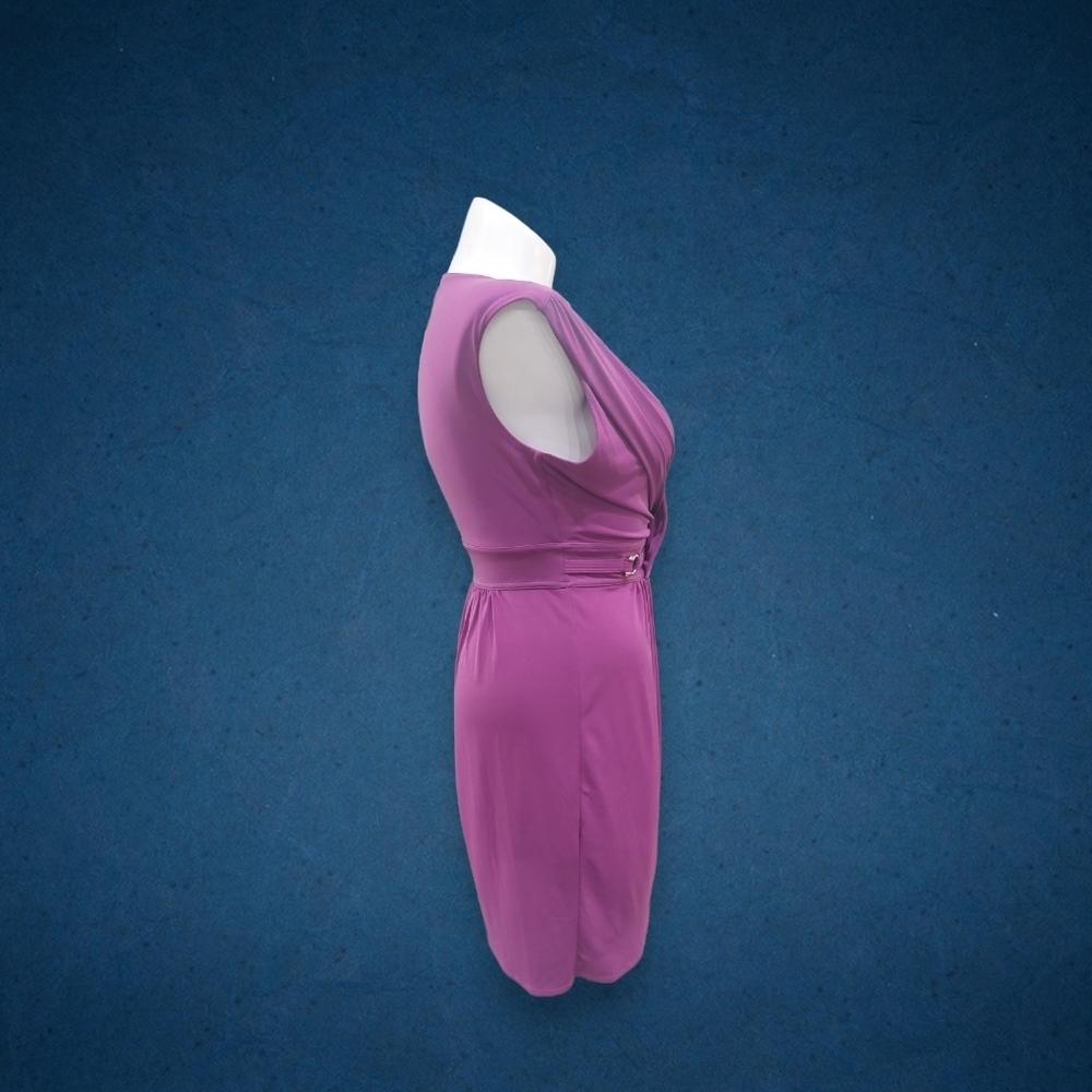 Raspberry Radiance: The Perfect Faux-Wrap Dress - Picture 4 of 9